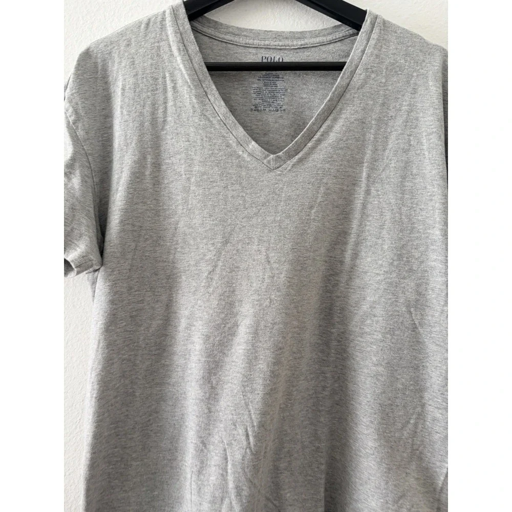 Polo Ralph Lauren men's V-neck t-shirt in a size Large (L/G/G).